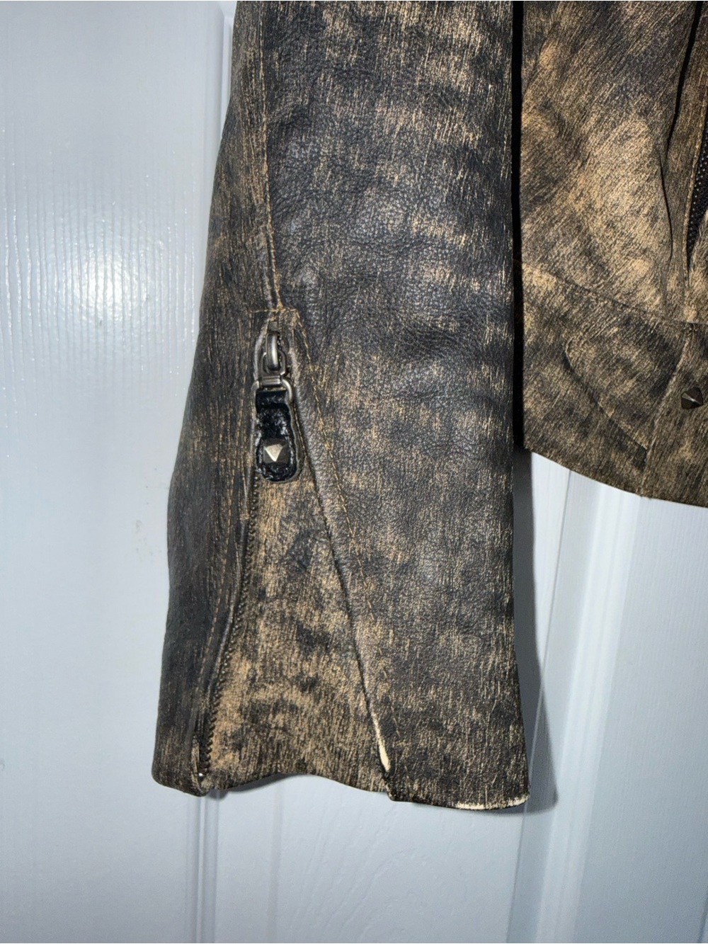 HARLEY DAVIDSON Vintage Distressed Tiger Stripe Leather Stud Riding Zip Jacket S - Picture 6 of 13